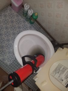 北九州市小倉北区でトイレのつまりを3980円で修理。